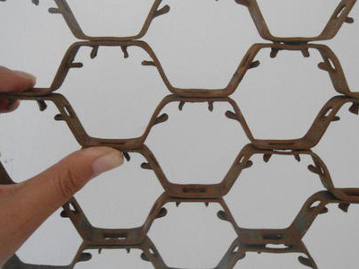 不銹鋼龜甲網(wǎng)做好后還要拋光
